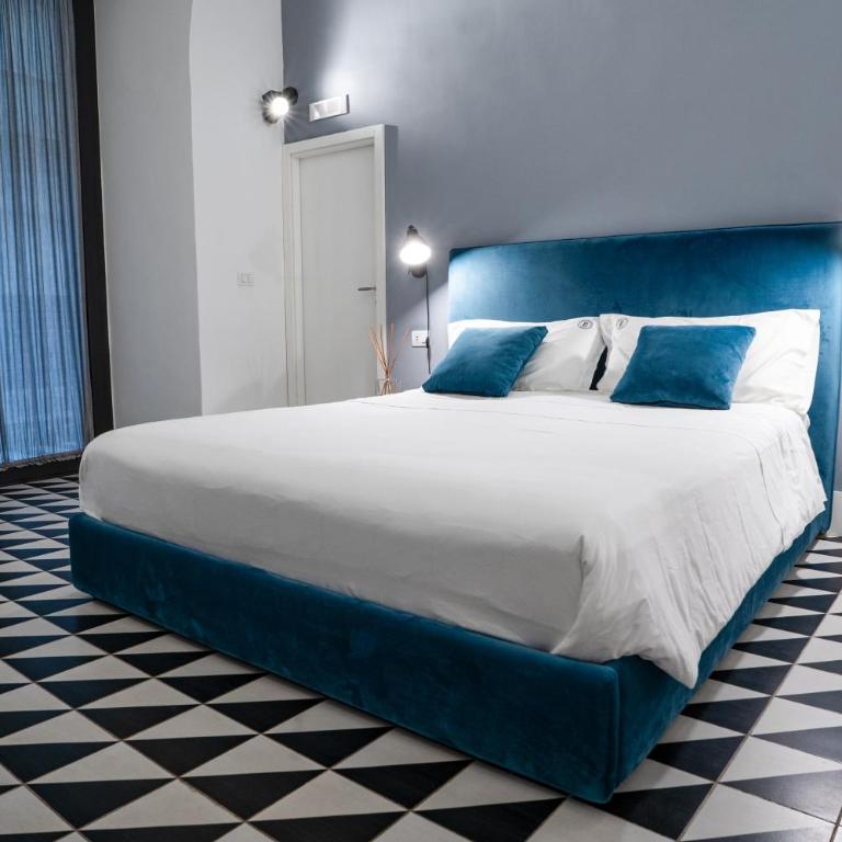 Suite Pulcinella- LP Suite in Naples Hystorical Center - Suite with Balcony - 29