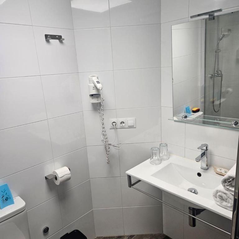 Alojamientos Santa Pola - Habitación Doble Deluxe (se puede añadir 1 cama supletoria) - 6