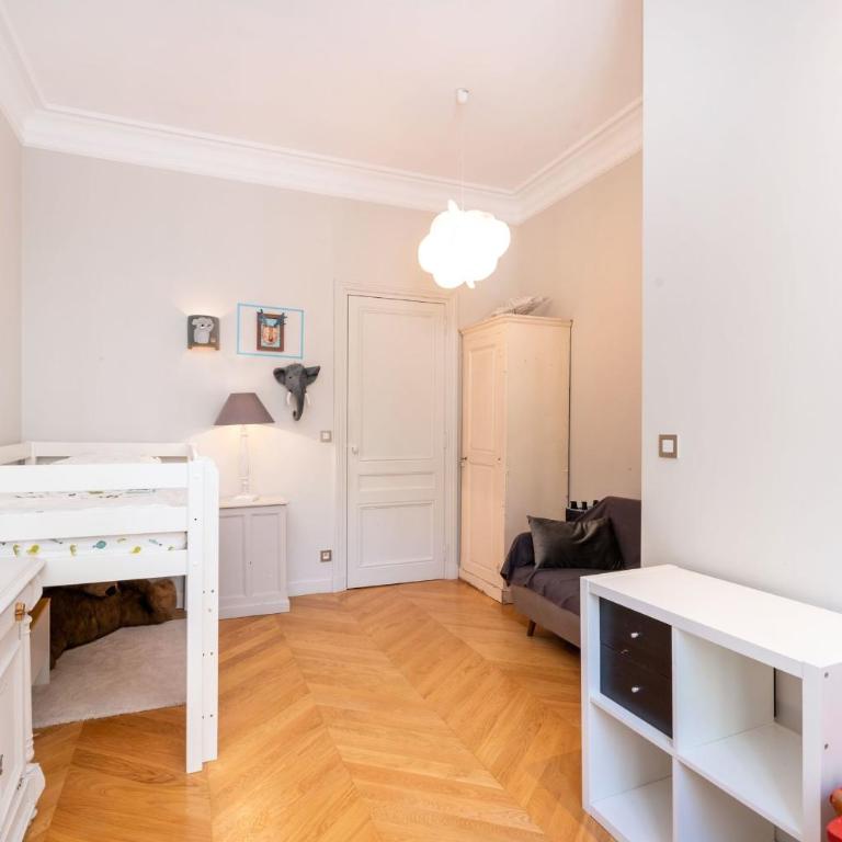Découverte - une villa avec piscine qui révèle tout son charme - Maison de Vacances - 28