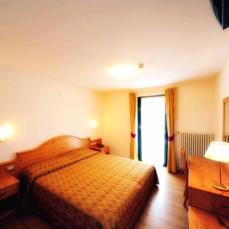Hotel Cristallo - Camera Matrimoniale/Doppia con Letti Singoli - 1