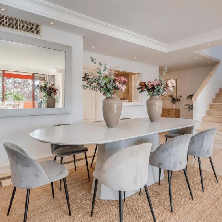 VACATION MARBELLA I La Alzambra Peaceful Hideaway with Sea views, Close to Puerto Banus, Large Communal Pool, Luxury Renovated Interiors, Sun-Drenched Terrace - Casa de 3 dormitorios - 34