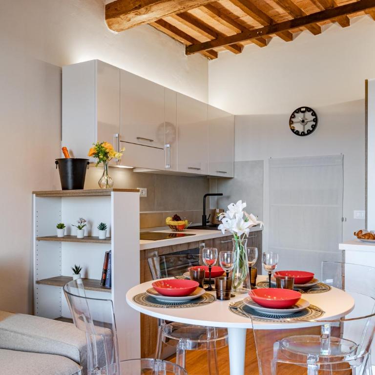 Hostly Arno Riverside Residence-10min from Tower - Two-Bedroom Superior Apartment - 7