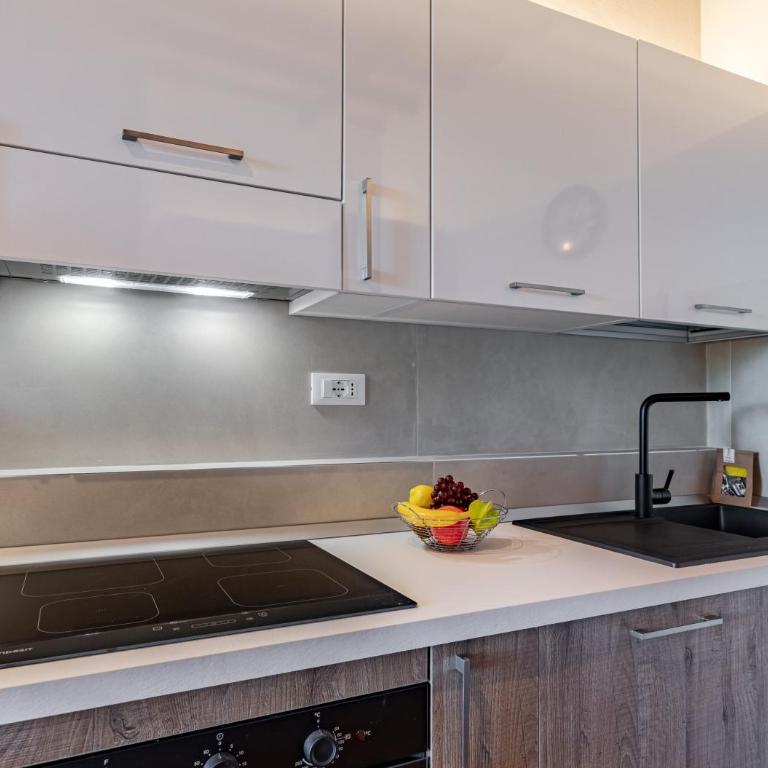 Hostly Arno Riverside Residence-10min from Tower - Two-Bedroom Superior Apartment - 11