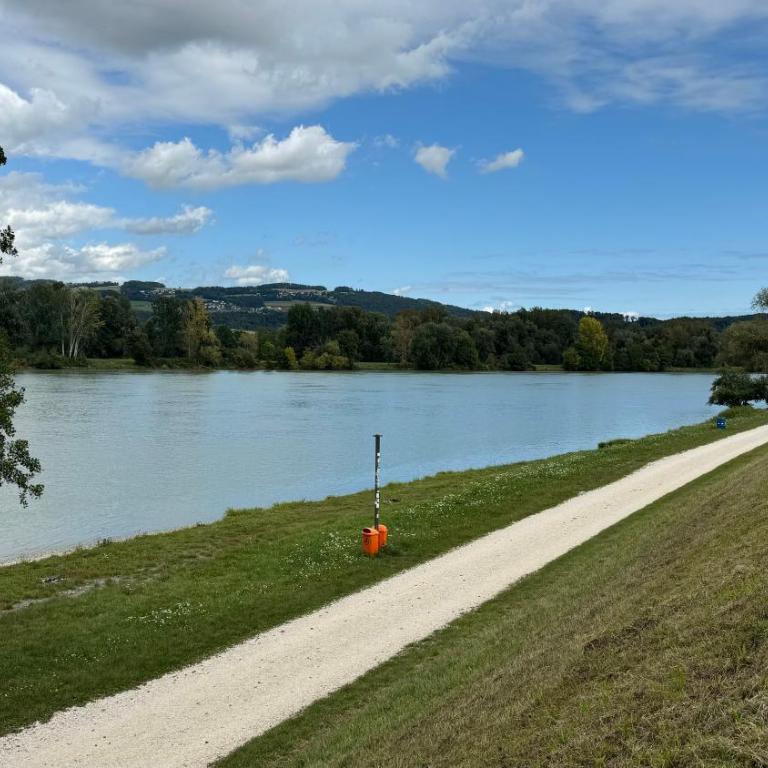 Wohnen am Fluss im City Apartment Linz Donaublick - Garten, Cafe & WLAN, Self-checkin, Parkplatz, für 4 Gäste - Apartment mit 2 Schlafzimmern - 24