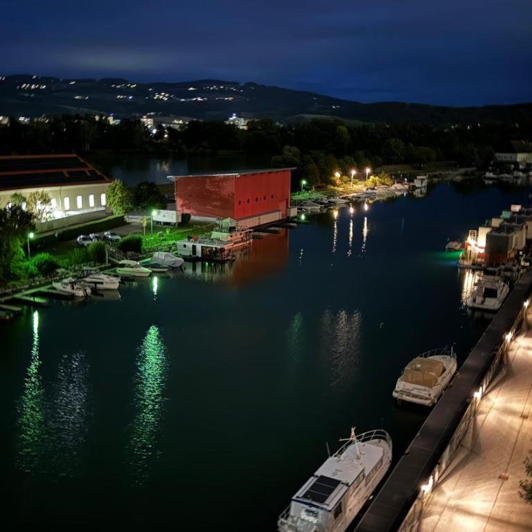 Wohnen am Fluss im City Apartment Linz Donaublick - Garten, Cafe & WLAN, Self-checkin, Parkplatz, für 4 Gäste - Apartment mit 2 Schlafzimmern - 27