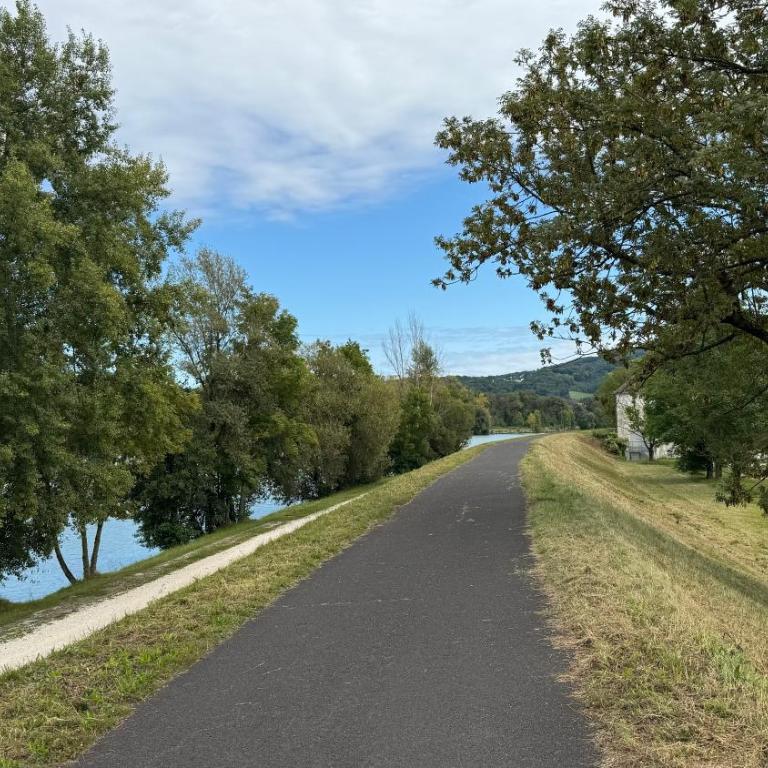 Wohnen am Fluss im City Apartment Linz Donaublick - Garten, Cafe & WLAN, Self-checkin, Parkplatz, für 4 Gäste - Apartment mit 2 Schlafzimmern - 23