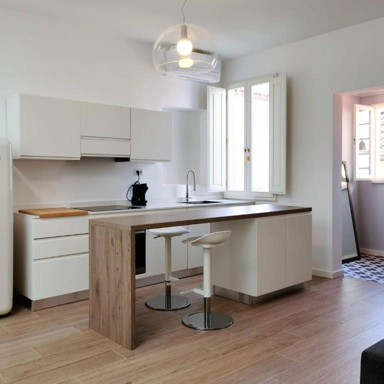 Elegant 2BR Apartment 2 Bathrooms Sleeps 6 - Casa Vacanze - 21