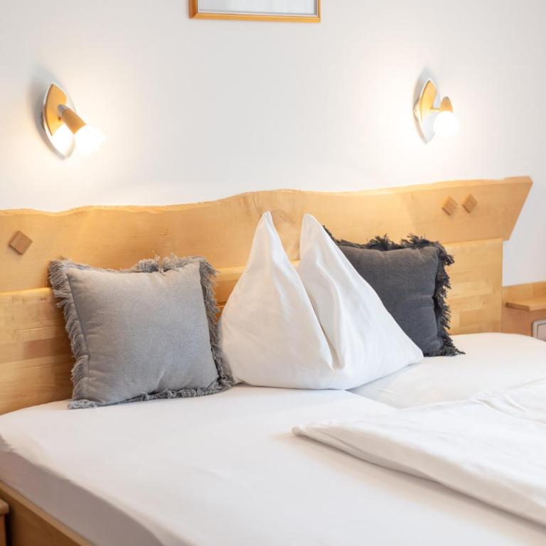 Pension Mayerhofer - Doppelzimmer mit Balkon - 1