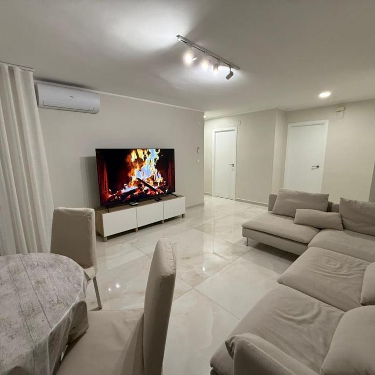 Luxury Apartement - Alicant Center - Three-Bedroom Apartment - 3