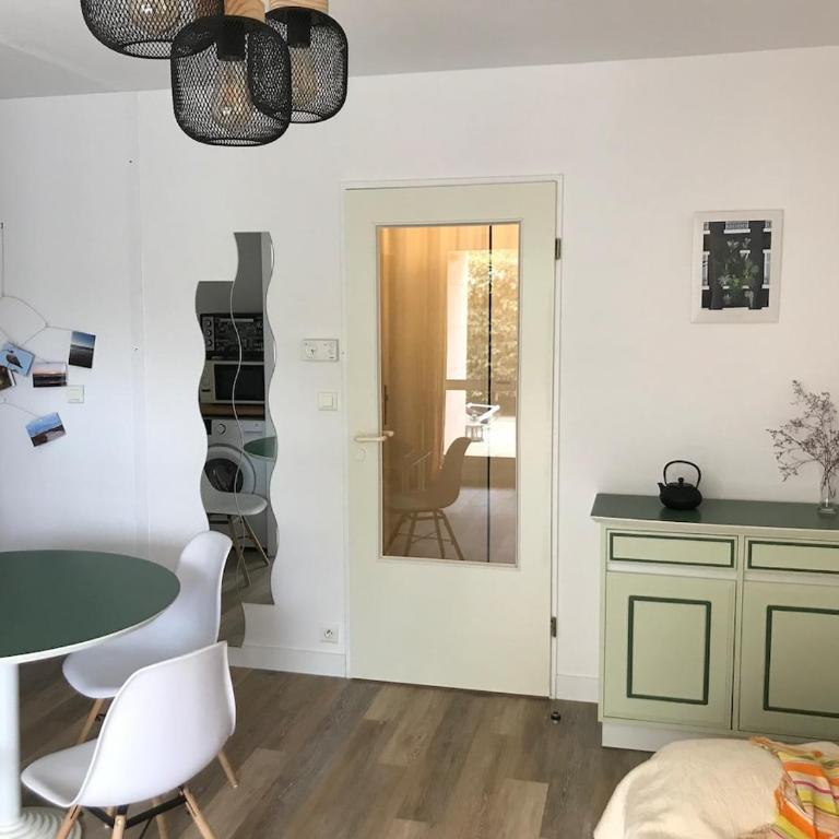 STUD PAULAIS Grand Studio Bis Proximité Mer Terrasse et Parking - Appartement 1 Chambre - 7