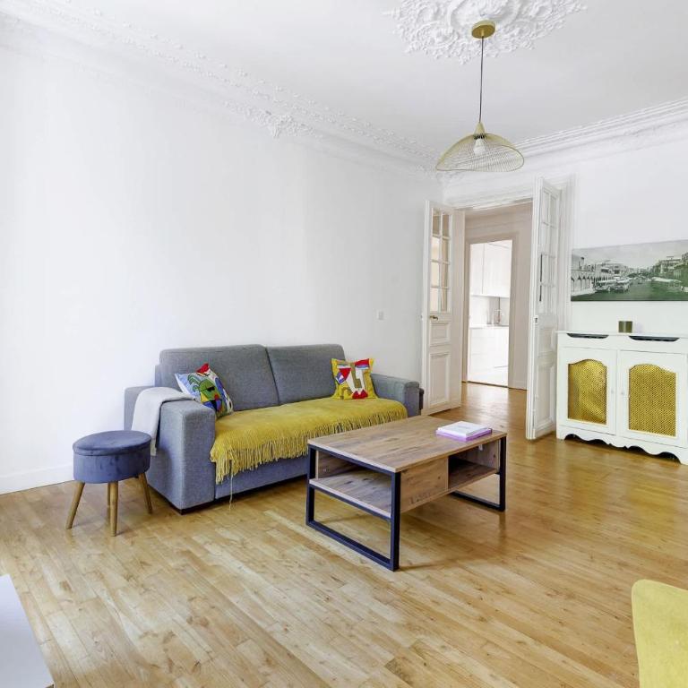 BnBNova - 3BR 2BA - Champs-Élysées & Arc de Triomphe - Apartment - 9