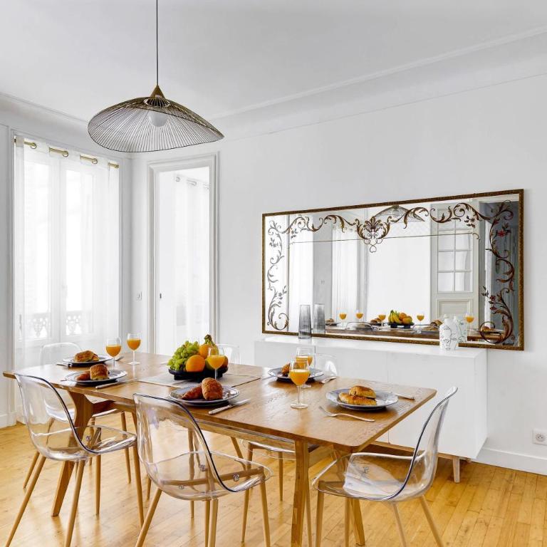 BnBNova - 3BR 2BA - Champs-Élysées & Arc de Triomphe - Apartment - 15