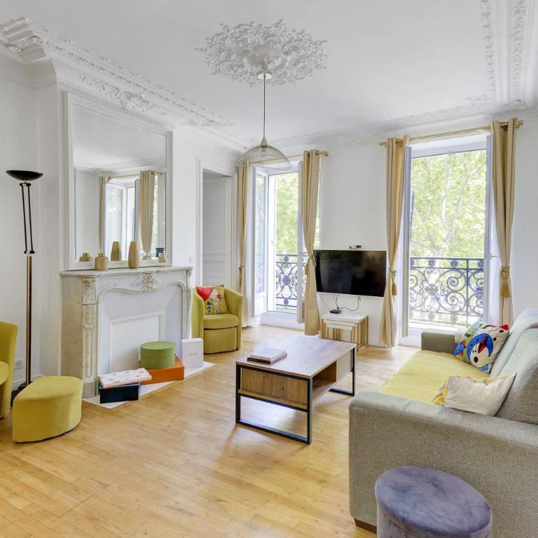 BnBNova - 3BR 2BA - Champs-Élysées & Arc de Triomphe - Apartment - 12