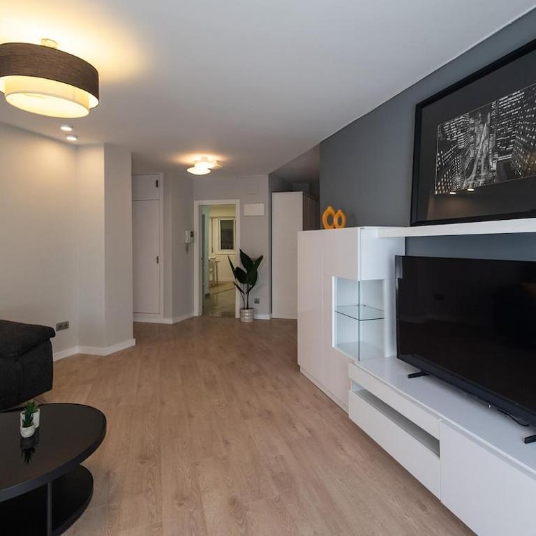 Colón by Concept Flats - Three-Bedroom Apartment - 15