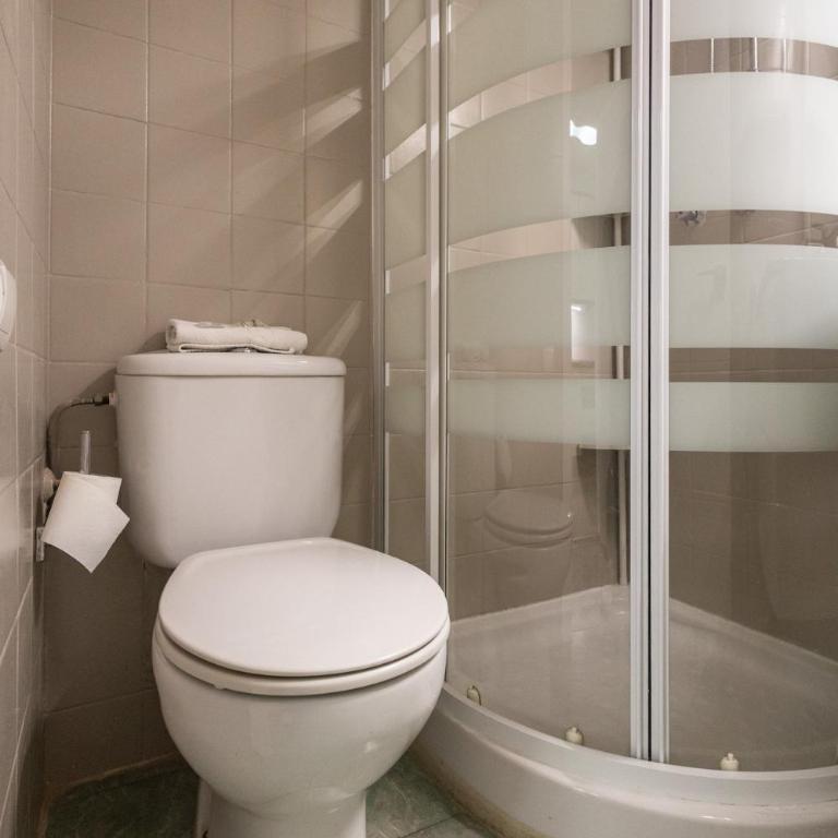 Colón by Concept Flats - Three-Bedroom Apartment - 16