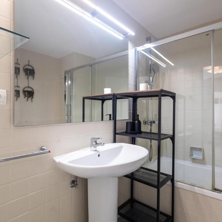 Colón by Concept Flats - Three-Bedroom Apartment - 18