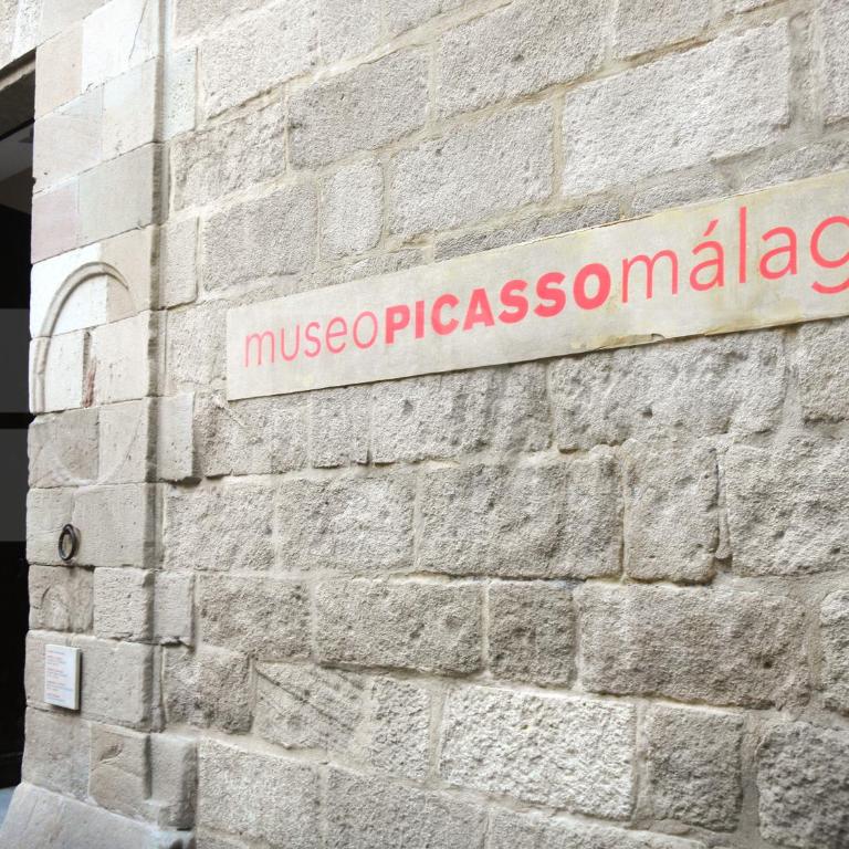 White & Black Suite Picasso-Inspired REMS - Apartamento Dúplex - 3