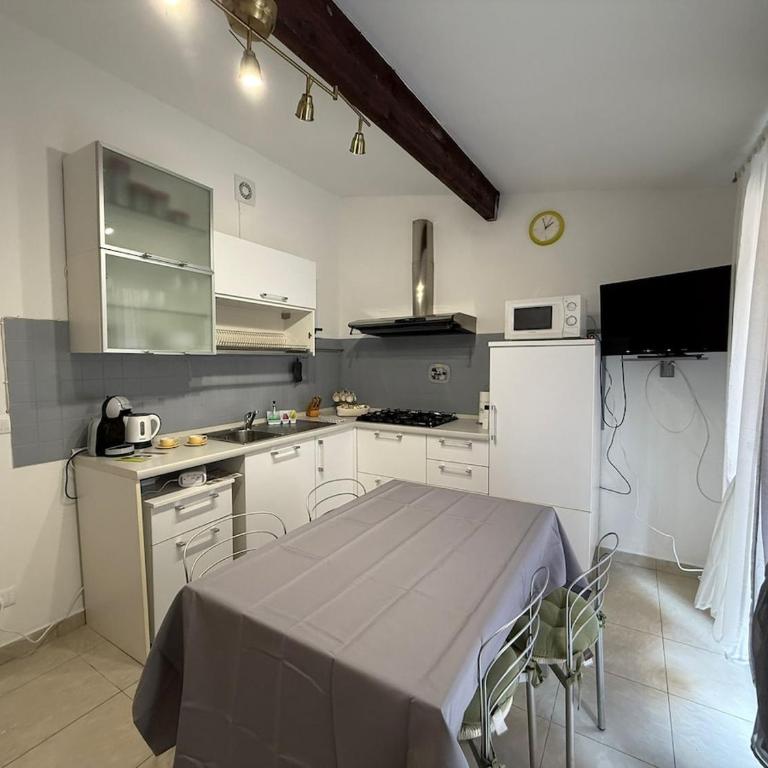 WH-Steve Home-Two-Room Apartment 2 Minutes From Via Matteotti - One-Bedroom Apartment - 4