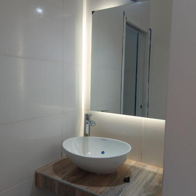 Casa cómoda con pileta - Three-Bedroom House - 5