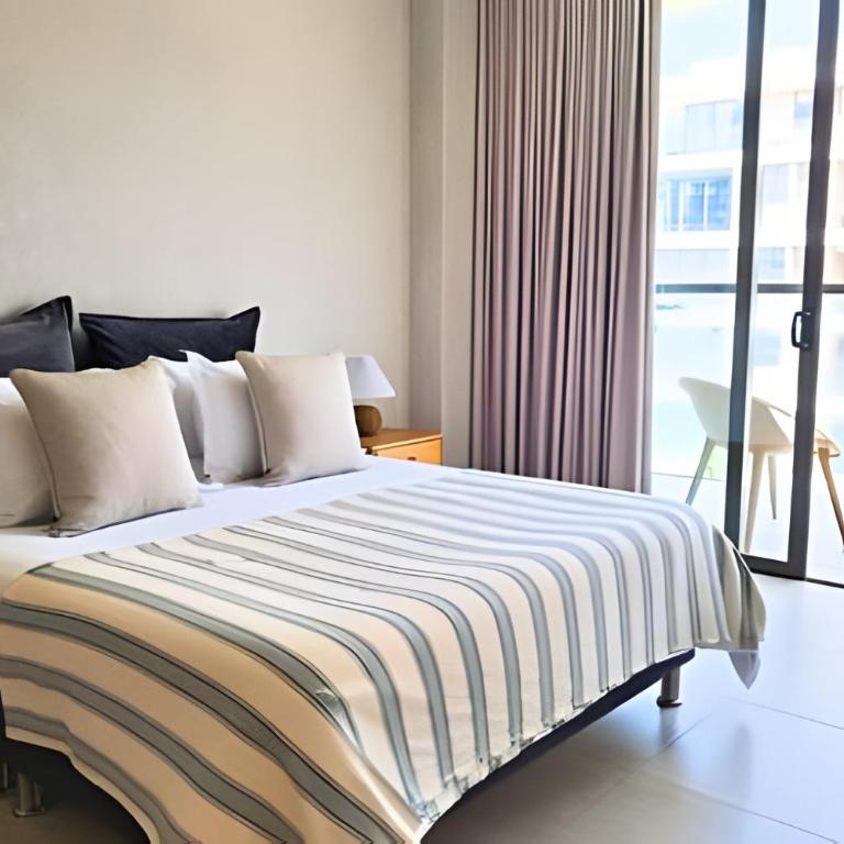 Oceanfront | 2 Suites | Direct Beach Access - Apartment - 2