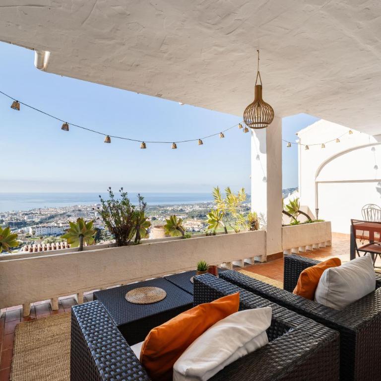 Apartment with Sea Views, Terrace & Pool, Nerja - Apartamento de 2 dormitorios - 1