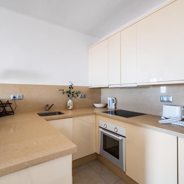 Apartment with Sea Views, Terrace & Pool, Nerja - Apartamento de 2 dormitorios - 12