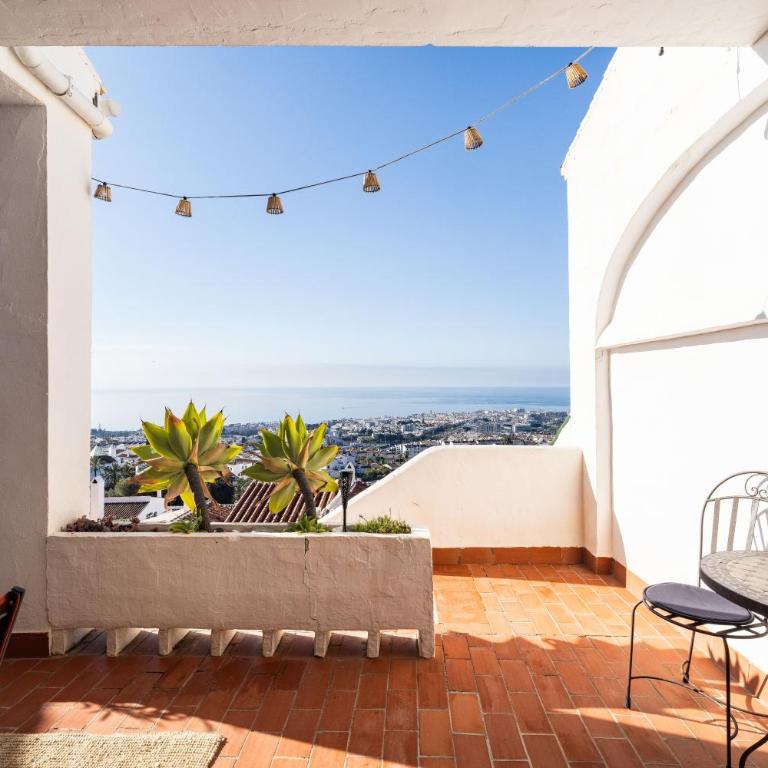 Apartment with Sea Views, Terrace & Pool, Nerja - Apartamento de 2 dormitorios - 3