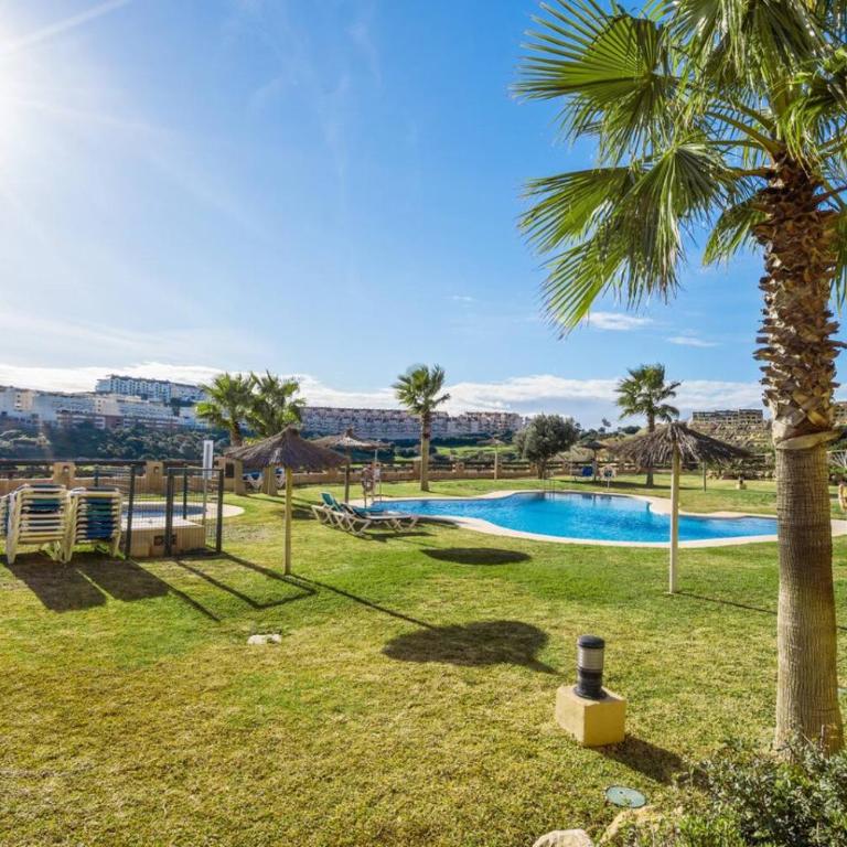 2BR Coastal Escape with Pool and Private Terrace - Apartamento - 6