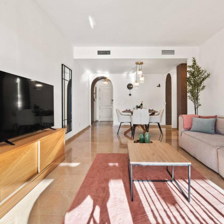 2BR Coastal Escape with Pool and Private Terrace - Apartamento - 11