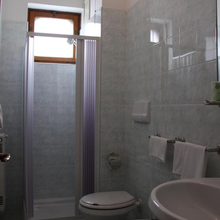 Hotel 2 Mari - Vieste - Camera Comfort Quadrupla con Balcone - 3