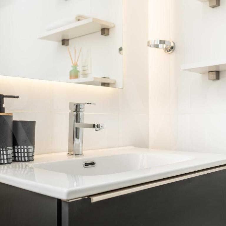 Infinitely Pink Suite Picasso-Inspired REMS - Apartamento con terraza - 24