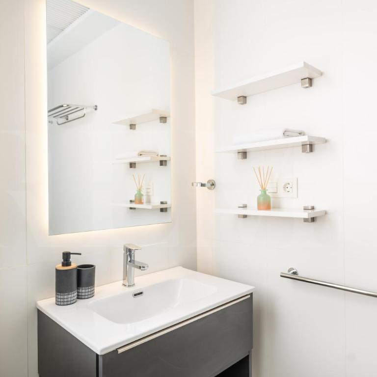 Infinitely Pink Suite Picasso-Inspired REMS - Apartamento con terraza - 17
