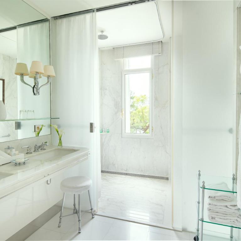 Grand-Hôtel du Cap-Ferrat, A Four Seasons Hotel - Suite Palace Lit King-Size - Pinède - 5