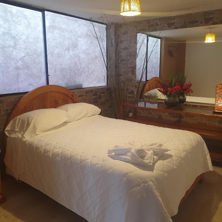 Casa Familiar con Jardin - Four-Bedroom House - 6
