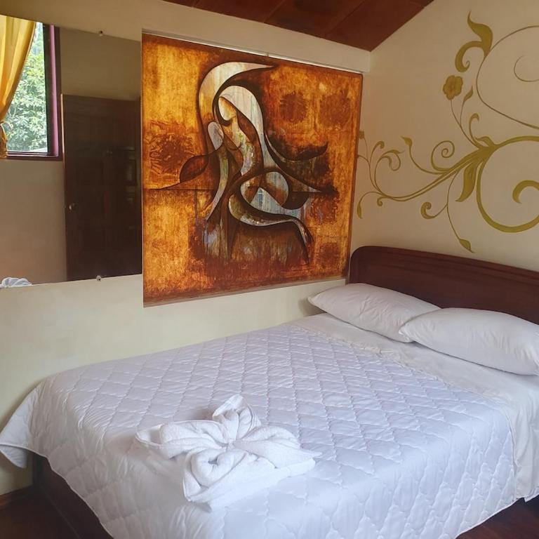 Casa Familiar con Jardin - Four-Bedroom House - 9