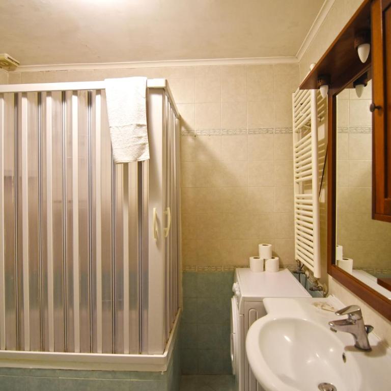 Albatros Apt - Two-Bedroom Apartment - 6