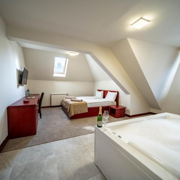 Divski Resort - Dvokrevetna Soba sa Bračnim Krevetom i Spa Kadom - 4