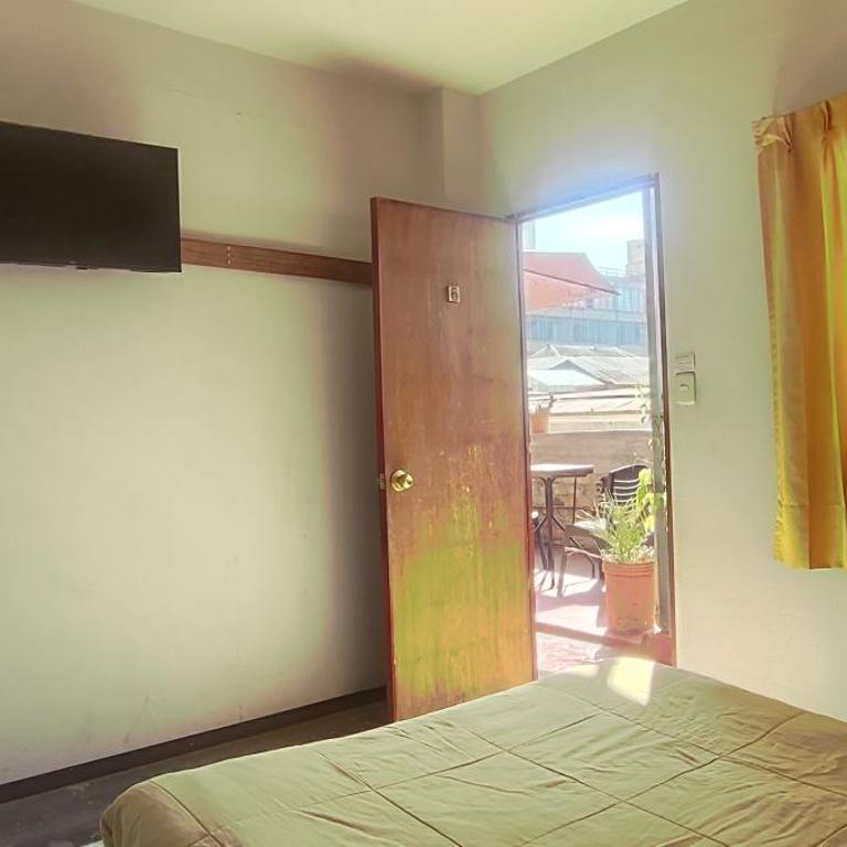 Peter's Hostel - Standard Double Room with Shared Bathroom - 2