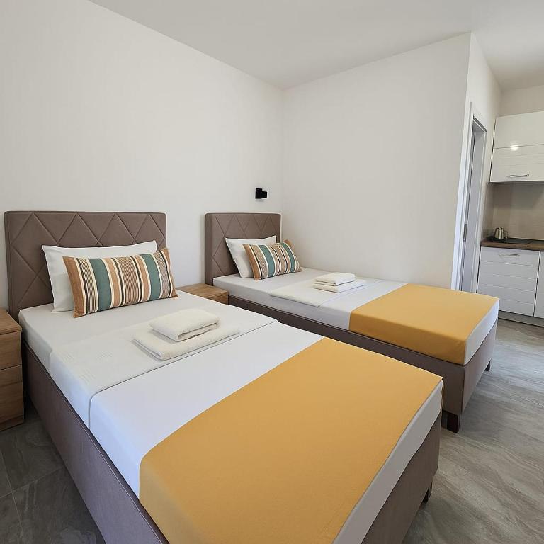 Sienna Apartments Budva - Deluxe Twin Room - 5