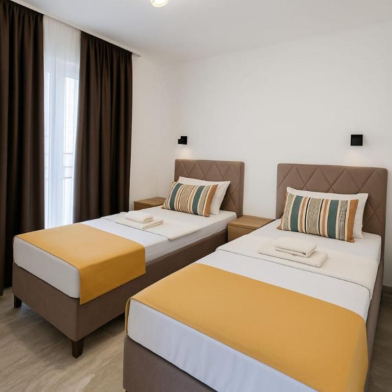 Sienna Apartments Budva - Deluxe Twin Room - 9