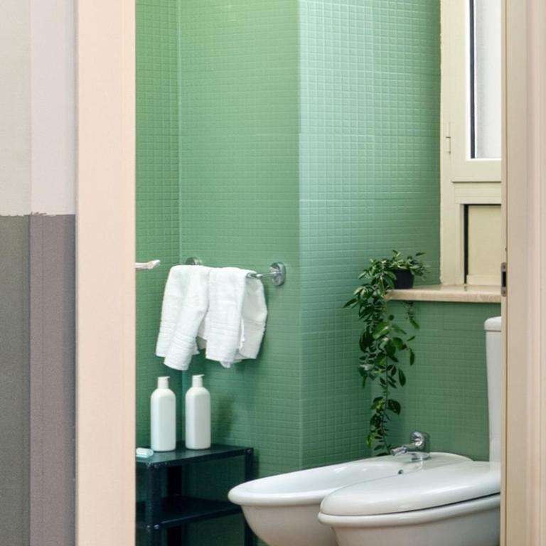 Piazza Bologna Comfort Rooms - Double Room with Balcony - 5