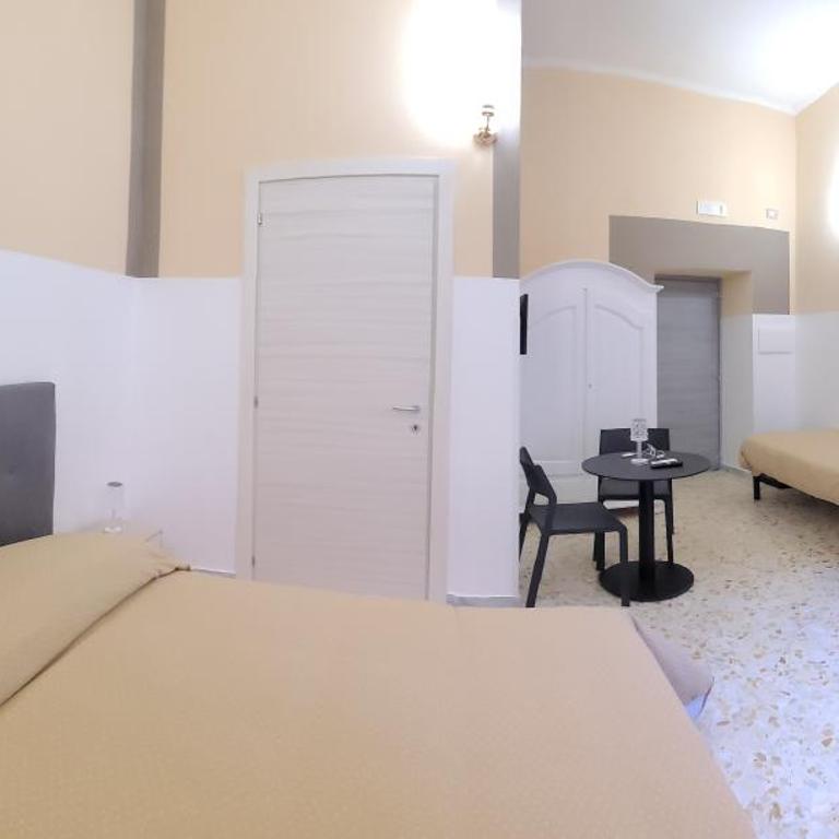 Lenny House - Camera Quadrupla - 5