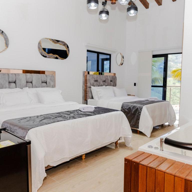 Ecohotel Dubai del Oriente - Comfort Quadruple Room - 7