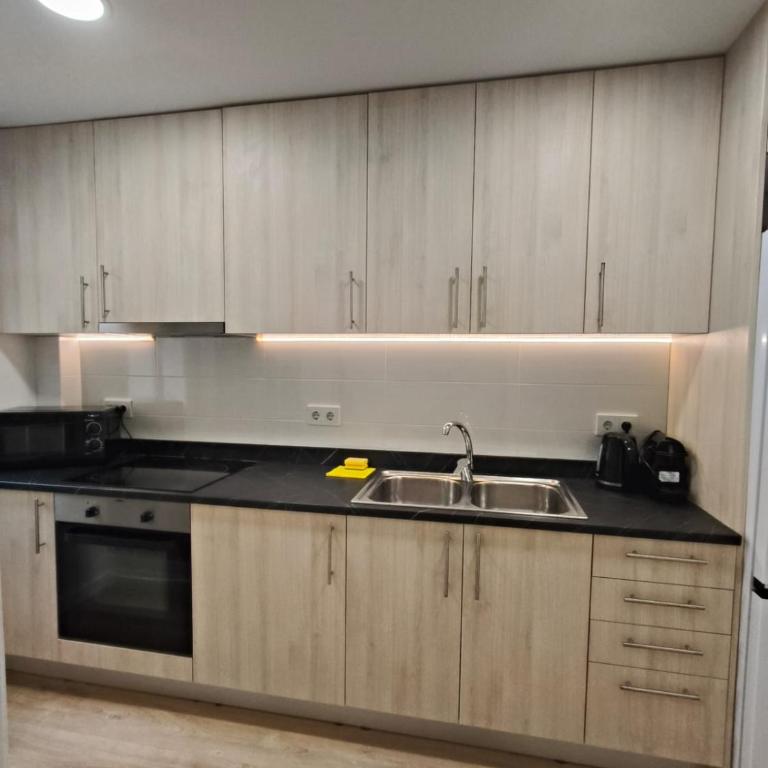 Charming apartment Poblenou beach - Three-Bedroom Standard Apartment - 5