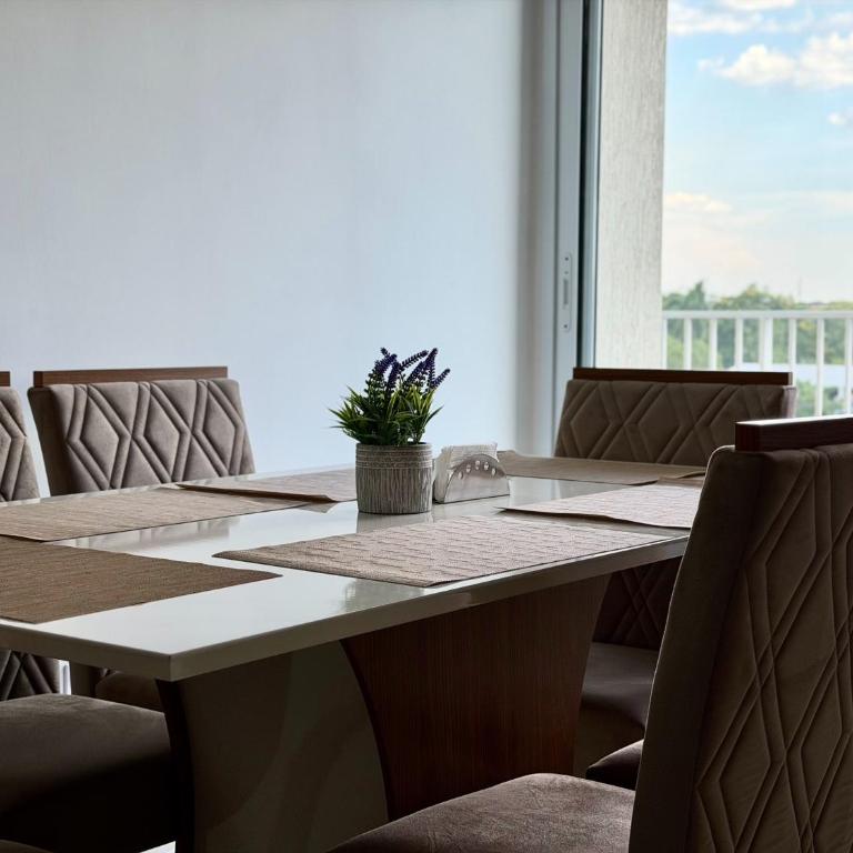 Departamento a 5 min del Aeropuerto Piscina y Terraza - Two-Bedroom Apartment - 33