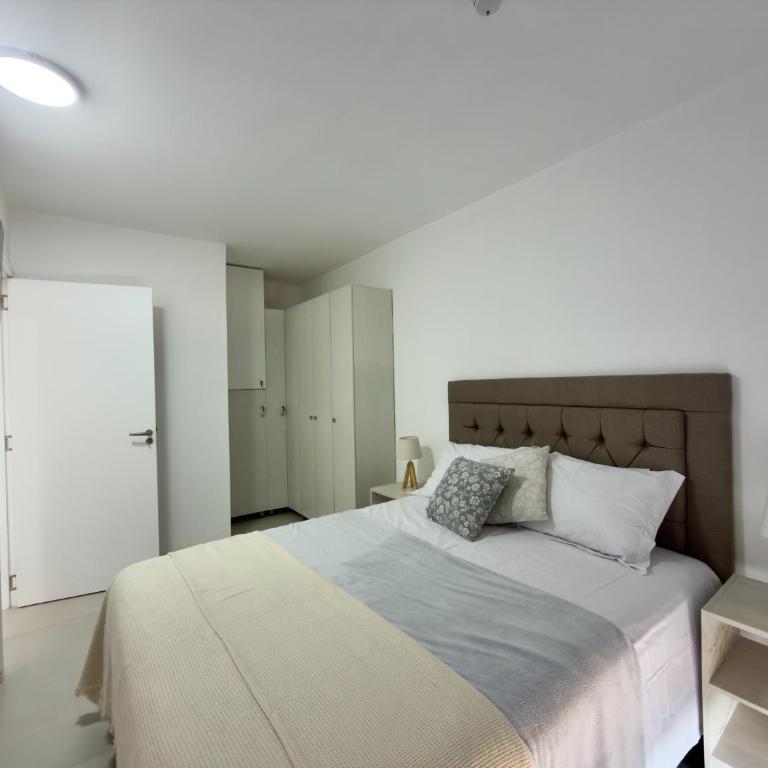 Departamento a 5 min del Aeropuerto Piscina y Terraza - Two-Bedroom Apartment - 34