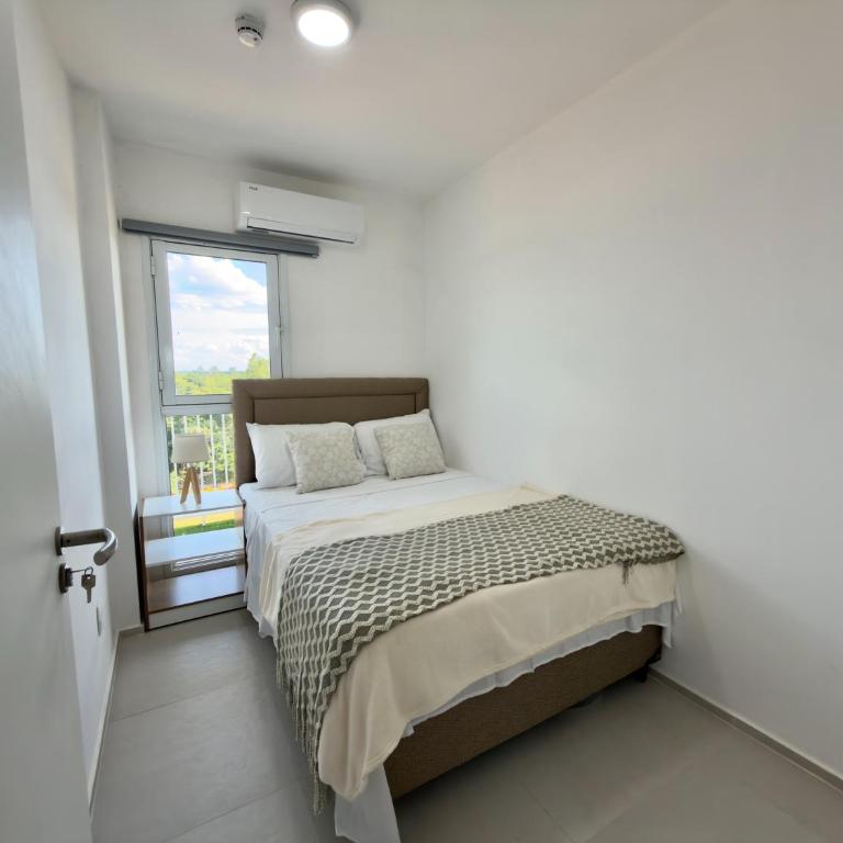Departamento a 5 min del Aeropuerto Piscina y Terraza - Two-Bedroom Apartment - 41