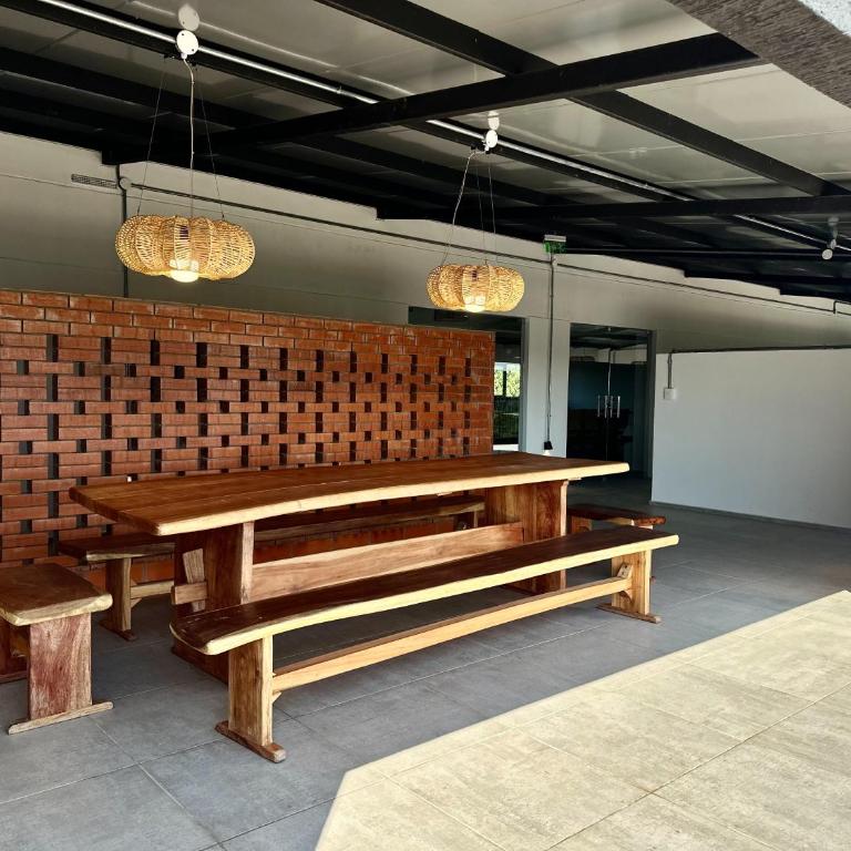 Departamento a 5 min del Aeropuerto Piscina y Terraza - Two-Bedroom Apartment - 62