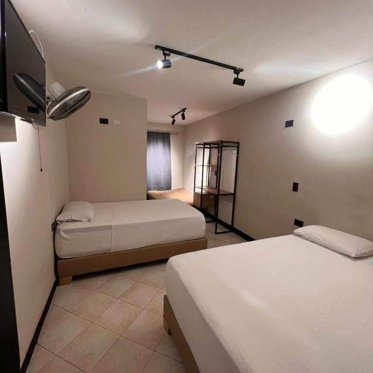 Hotel Gran Imperio - Habitación Familiar - 13