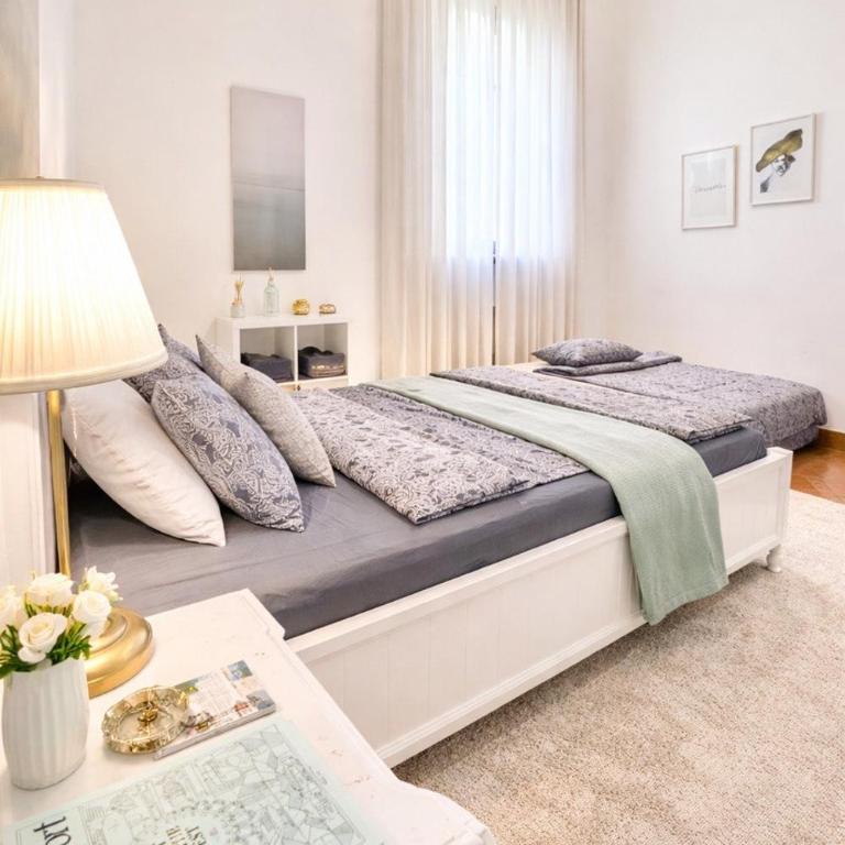 Amazing Premium Apartment in the heart of Florence at the DUOMO, 2 Bedrooms, 2 Bathrooms, 1 Livingroom or extra Bedroom, ideal for 2-8 Guests - Two-Bedroom Apartment - 20